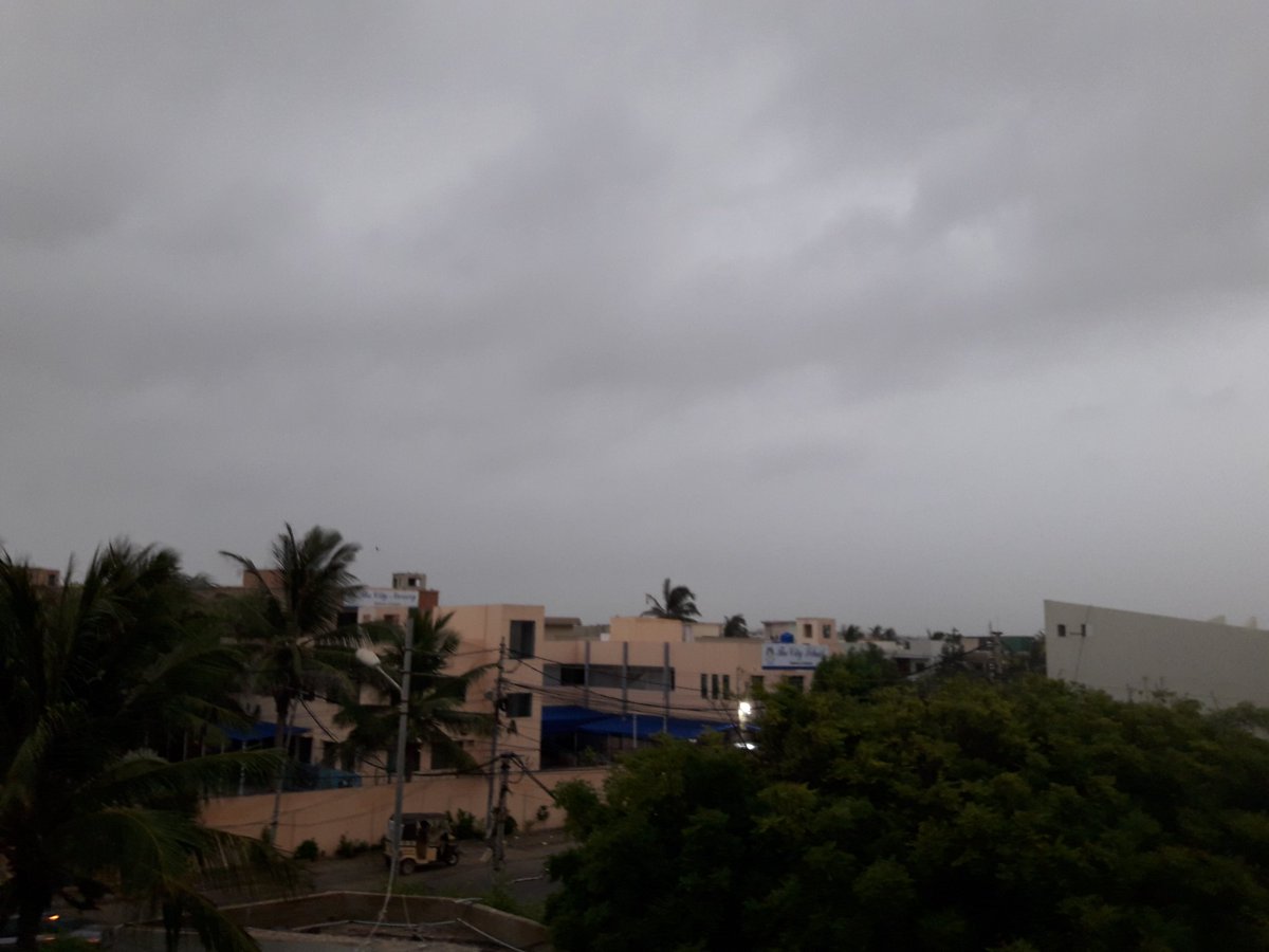 findzek's tweet photo. #Karachi cloudy and rainy weather..
#First1000Days #Desiny #Federer #Tennis #Pakistan https://t.co/754NWvX0ix