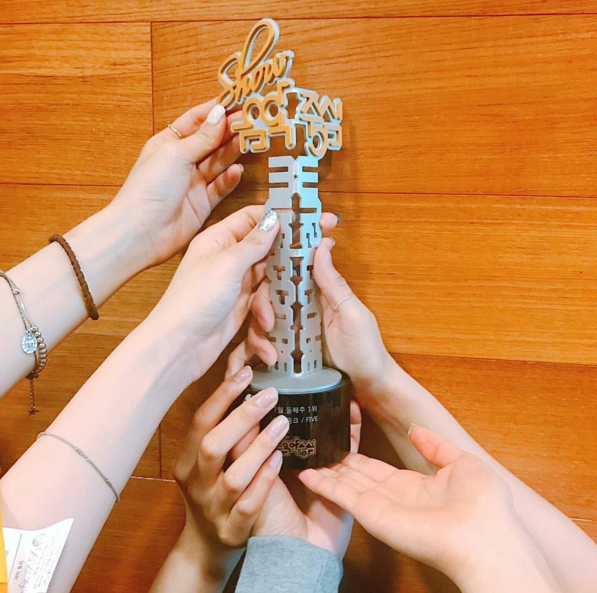 __naeunchan__'s tweet photo. ずっと応援してますずっと大好きです😭💗
#ApinkFIVE https://t.co/Nr7Wlj4CLK