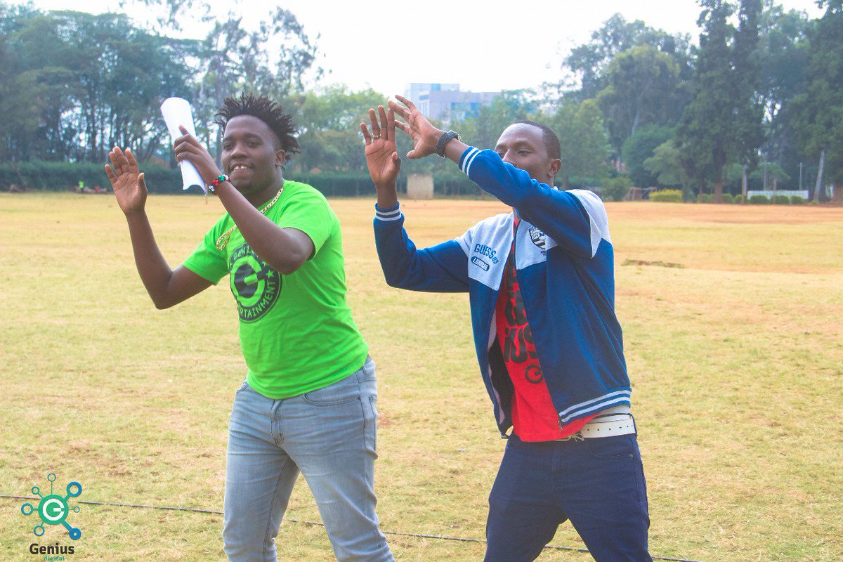 DeejayGJO's tweet photo. All fun and games at #AFLEWORun2017 https://t.co/jV8uqWysWw