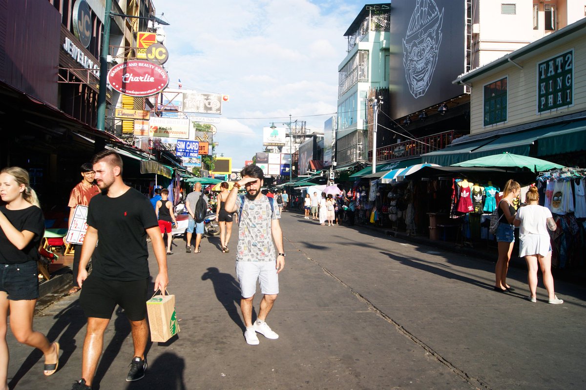 evimcantada's tweet photo. Khason Road'un gündüz sakin göründüğüne bakmayın. Gece buralarda yürüyemezsiniz! :D https://t.co/ZtoDsR1iY0