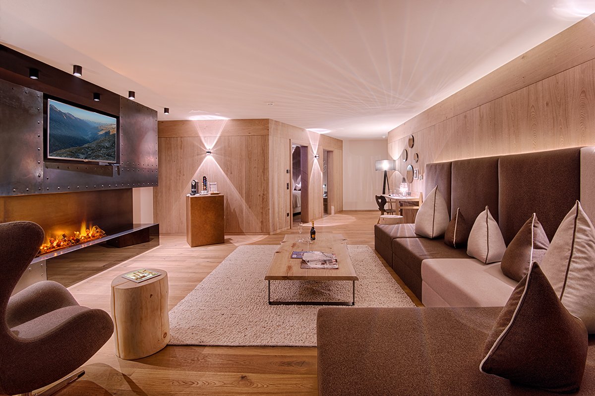 A_L_resort's tweet photo. #Spasuite #alpenschloessl_linderhof
#spalounge with a private #sauna and four senses lounger, luxurious bathtub, #livingroom with# fireplace https://t.co/sMwx83RdkY