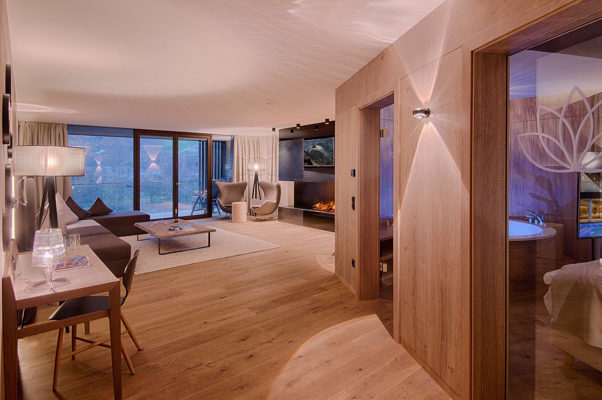A_L_resort's tweet photo. #Spasuite #alpenschloessl_linderhof
#spalounge with a private #sauna and four senses lounger, luxurious bathtub, #livingroom with# fireplace https://t.co/sMwx83RdkY
