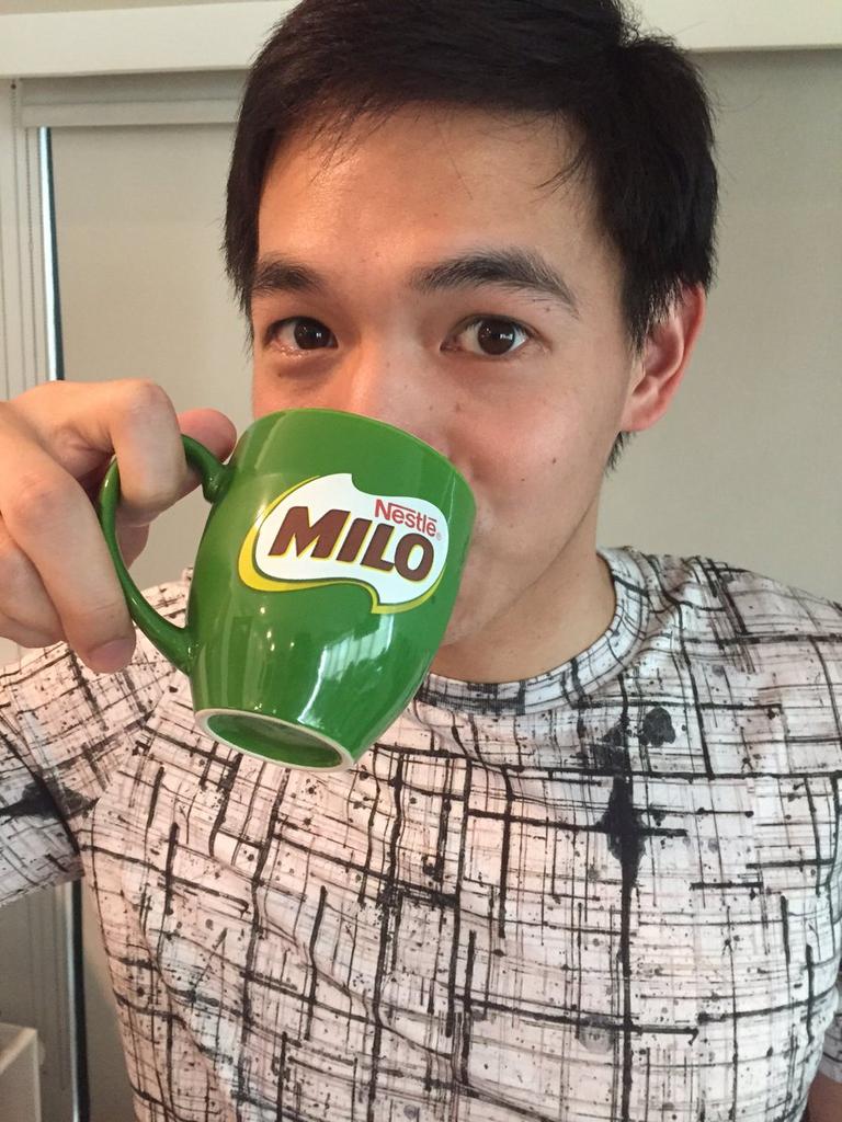 Happy happy birthday to my lifetime idol      God bless you!!! 