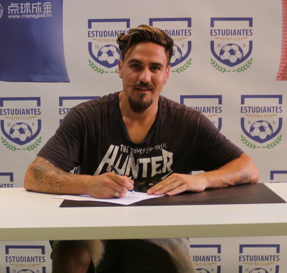 estudiantesmurc's tweet photo. Alta!!!
Damos la bienvenida a Samuel @samueljh3 El lateral izquierdo que aportará aún más calidad al equipo. ¡¡¡Bienvenido!!! @treceraG13 https://t.co/ALoXNvcuWH
