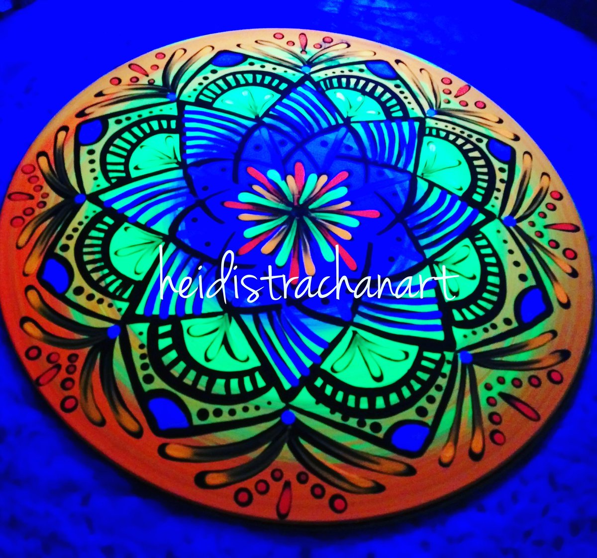 HStrachanArt's tweet photo. A small sample of the UV mandalas I made this week for Singing Sticks festival next weekend ✨ https://t.co/sp1DObfof5 https://t.co/Tb0ayLi7xJ