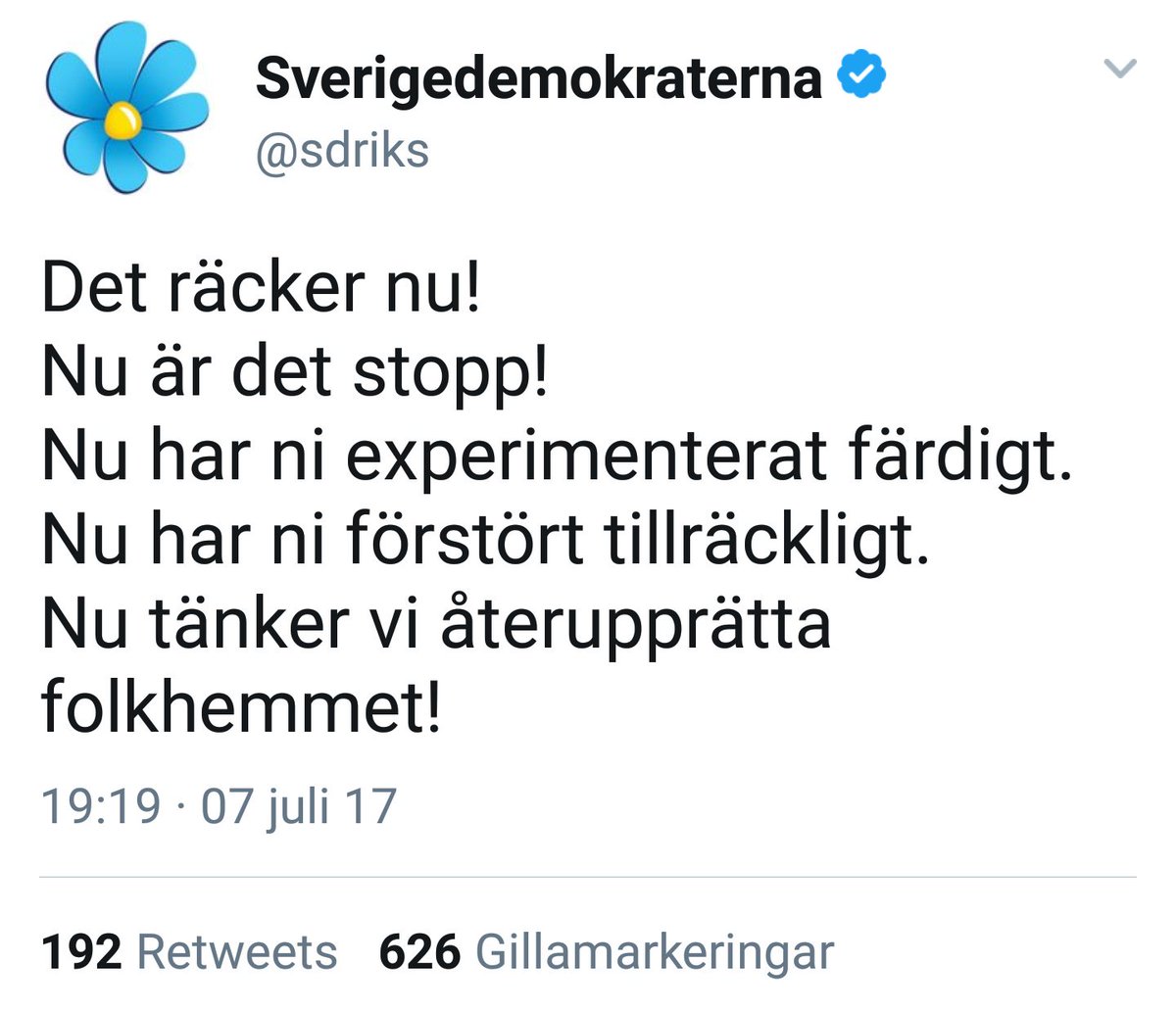 sauronlol's tweet photo. jag när mamma köper röd mjölk istället för grön https://t.co/48Ydllk1EZ