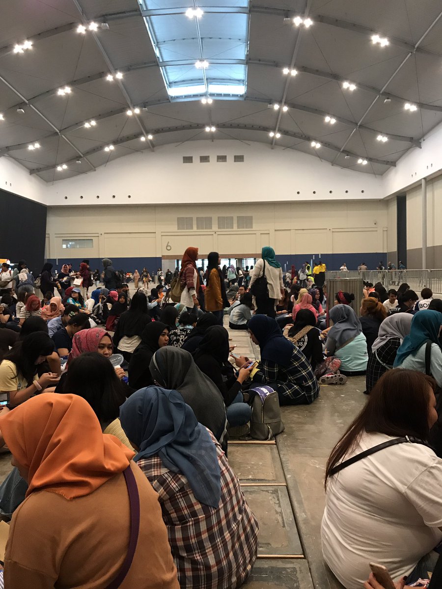 cnblueID's tweet photo. Suasana antrian udah mulai penuh #Betweenusinjkt https://t.co/2iVIfB6guo