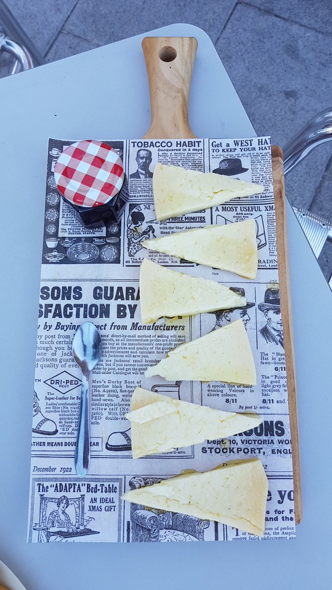 tipicandchoa's tweet photo. Somos muy queseros. ¡Y sabemos que vosotros también! 🧀 #TipicAndChoa https://t.co/X5cA6TGCxI