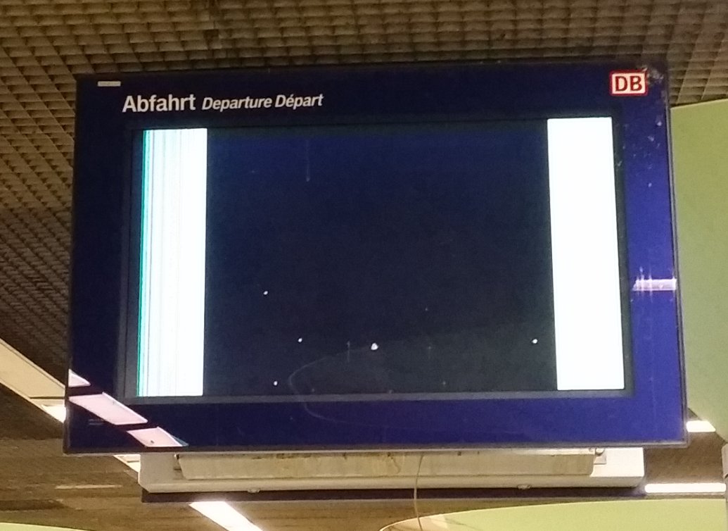 p42's tweet photo. @JoelEsli Incredible, but since you showed me your #realtime #data train app, I see #broken Deutsche Bahn Public Info Screens everywhere... https://t.co/M3r4Wn7mhM