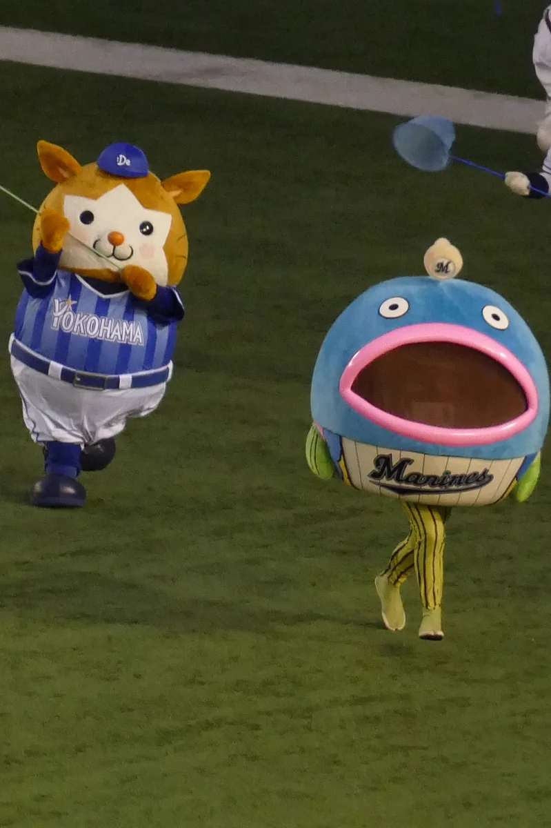 ロッテのマスコットｗ各球団のマスコットから捕獲されるｗｗｗ