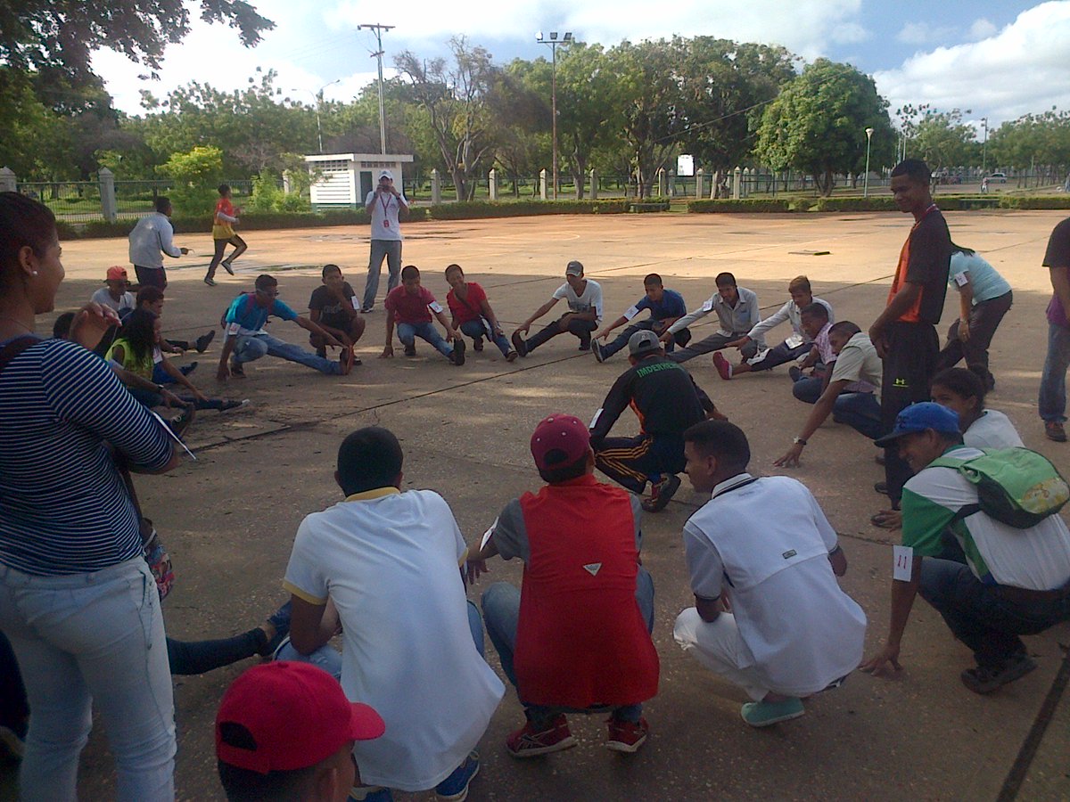 unojefe2010's tweet photo. Caminata DEportiva por lo Valores y la Paz EFSE CIudad Bolivar https://t.co/hWgu7WMTUG