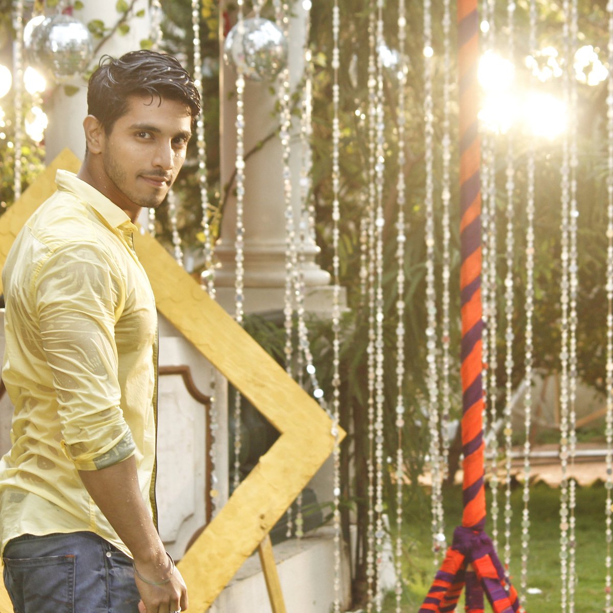 kanwardhillon_'s tweet image. Visuals good 🙌
Photographer on set 🙆‍♂️
Photo kheecho😎👌
#OnSetStories #Rains #EkAasthaAisiBhee
@StarPlus @eaab_fc