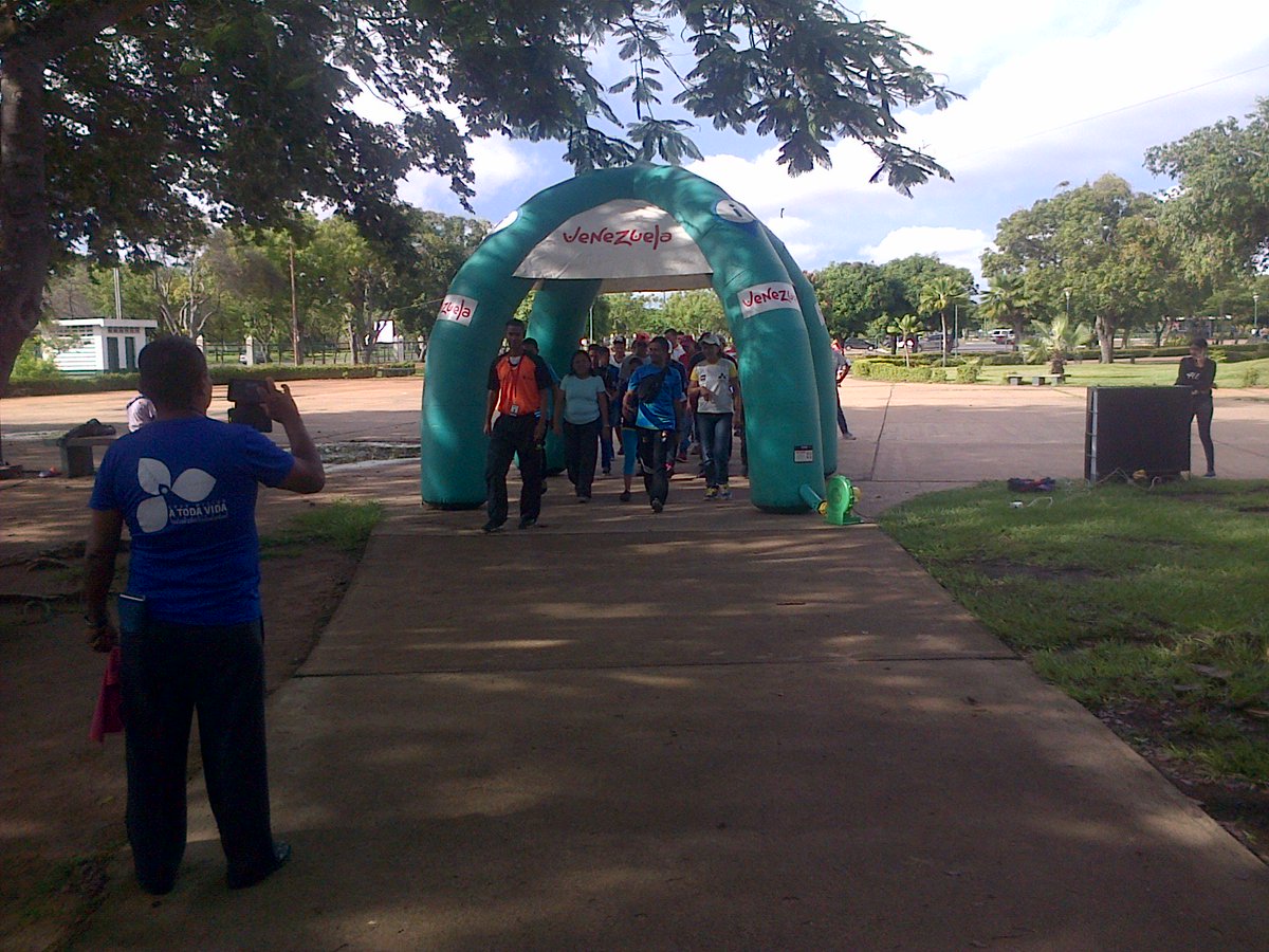 unojefe2010's tweet photo. Caminata Deportiva por lo Valores y la Paz EFSE CIudad Bolivar https://t.co/gWh45iZGiL