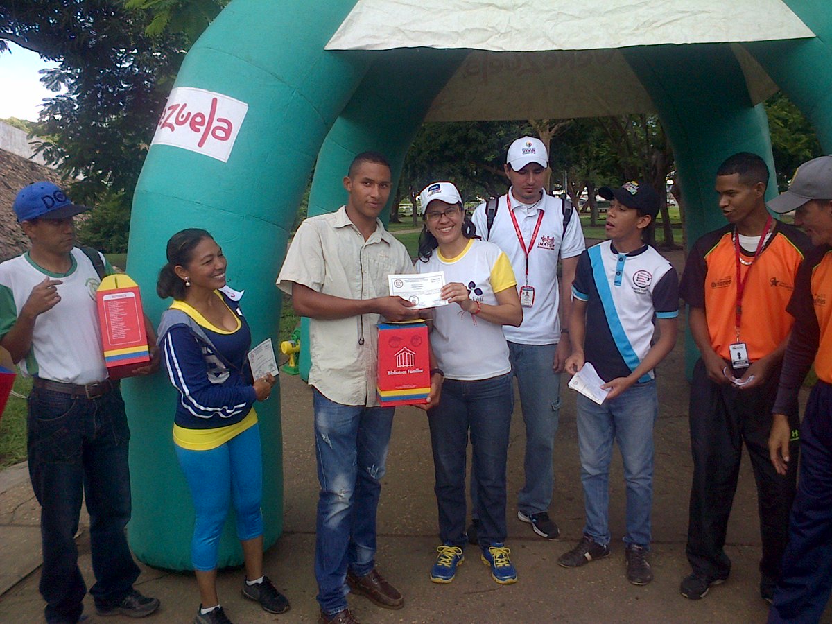 unojefe2010's tweet photo. Caminata Deportiva por lo Valores y la Paz EFSE CIudad Bolivar https://t.co/gWh45iZGiL