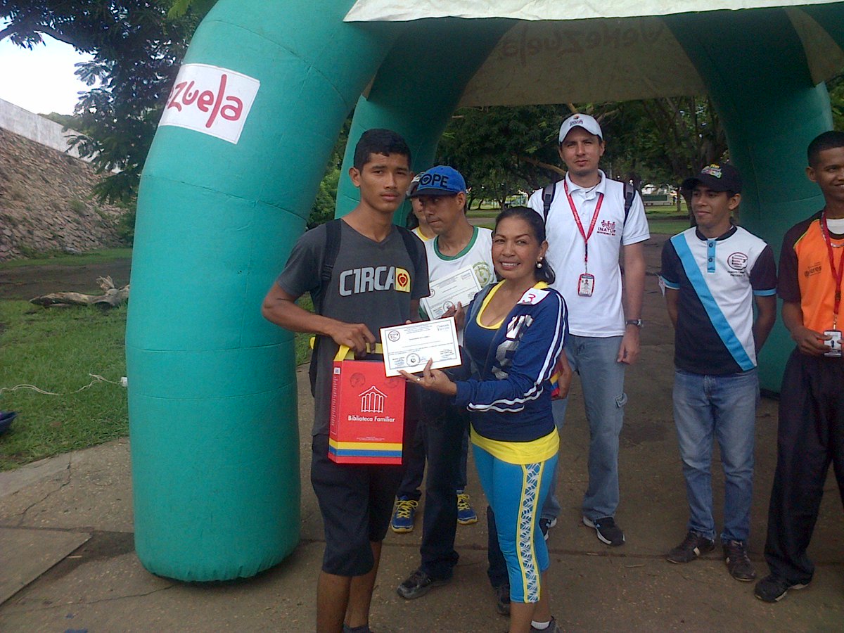 unojefe2010's tweet photo. Caminata Deportiva por lo Valores y la Paz EFSE CIudad Bolivar https://t.co/gWh45iZGiL