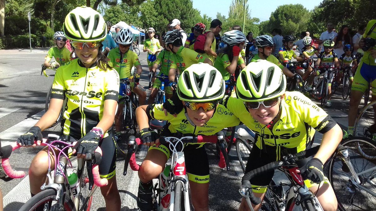 MobelSport's tweet photo. A punto de tomar la salida los #ciclistas principiantes 👏👏👏 @ucssreyes https://t.co/ytuw4tmPEs
