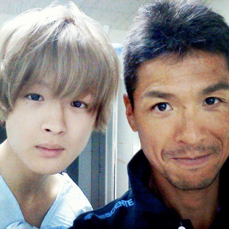 Ryutaro Pa Twitter 体調を崩し 入院中です Snsを見ていると みんな楽しそうだなぁ 画像は昔 親知らずを抜いて 入院したときのもの 1枚目の直後 2枚目まで腫れました