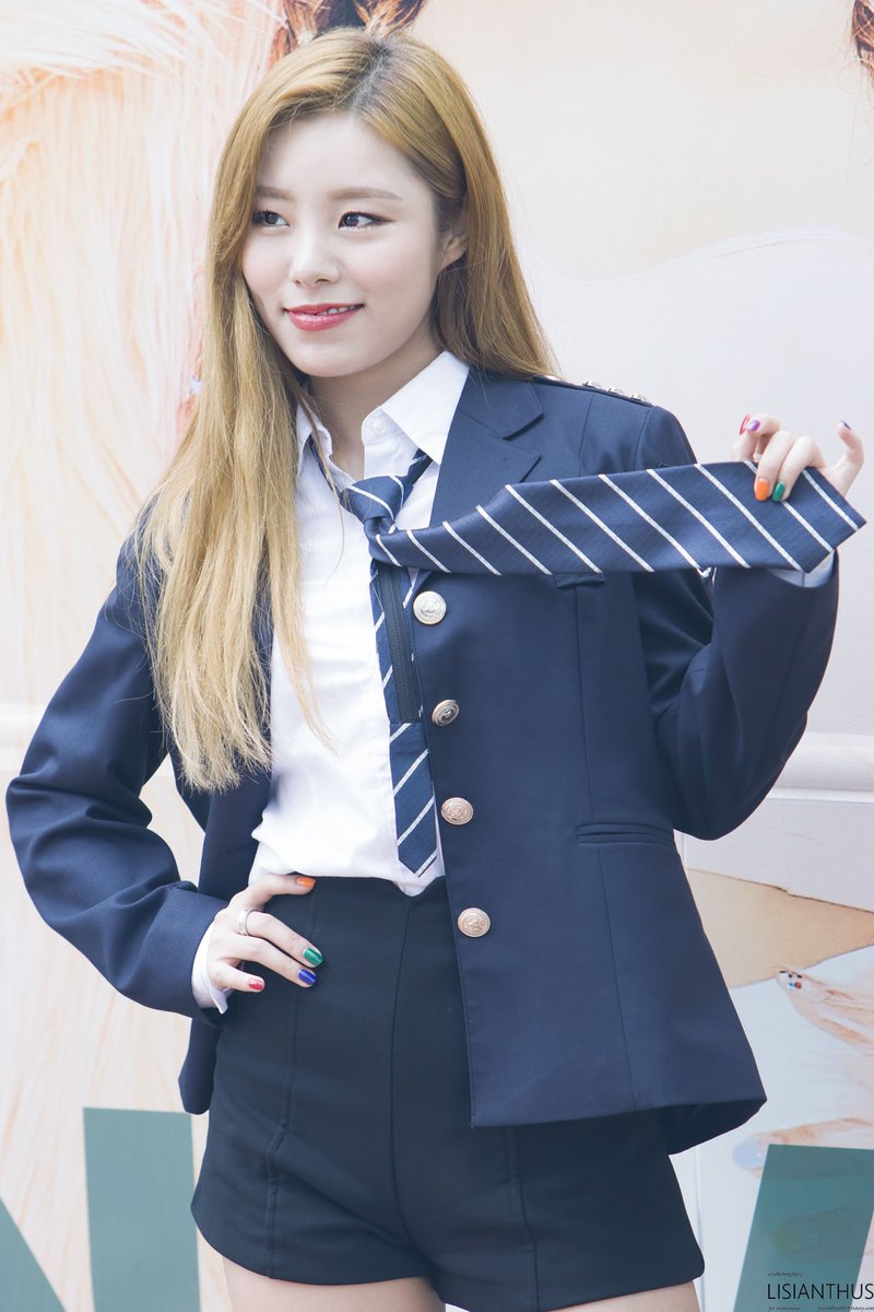 shelby_0619's tweet image. 170715 음악중심 미니팬미팅 마마무 미리보기 4pics

#마마무 #솔라 #문별 #휘인 #화사 

제복 마마무 너무 이쁨 ㅠ