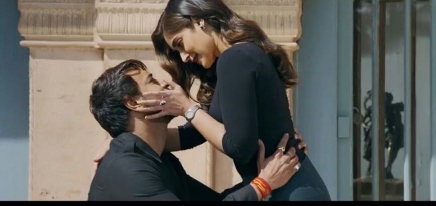 .<a href="/ajaydevgn/">Ajay Devgn</a> #MereRashkeQamar  is out now!! <a href="/Ileana_Official/">Ileana D'Cruz</a> <a href="/Baadshaho/">Baadshaho</a>
youtu.be/UGkLd1pxHQ0