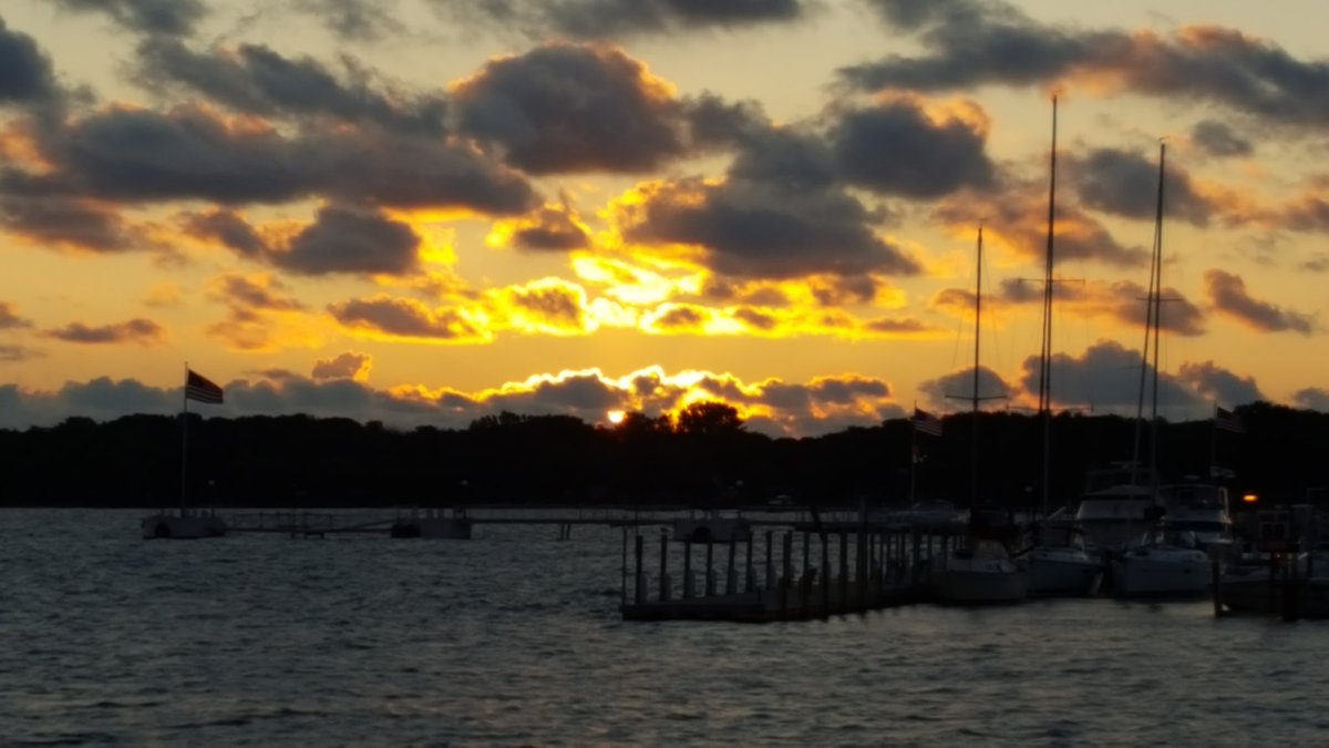 pibdaily's tweet photo. Rise &amp; Shine @visitputinbay https://t.co/7sXcGWXz4C