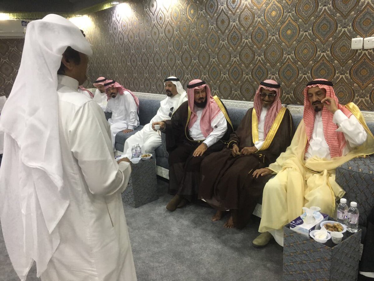 Almahanee's tweet photo. زيارة الشيخ بدر الضيط وصنيتان الضيط والشيخ قاعد الحبيل والشيخ مزيد النمرو��حمدبن حمود وناصر  المرشدي 
 لرئيس المركز : حبيب العازمي https://t.co/VlxA8rMjhT