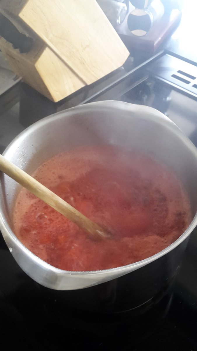 LexiMorgan26's tweet photo. @jsinsheim yet more jam!! #strawberryandraspberry https://t.co/JLFoduvGCl