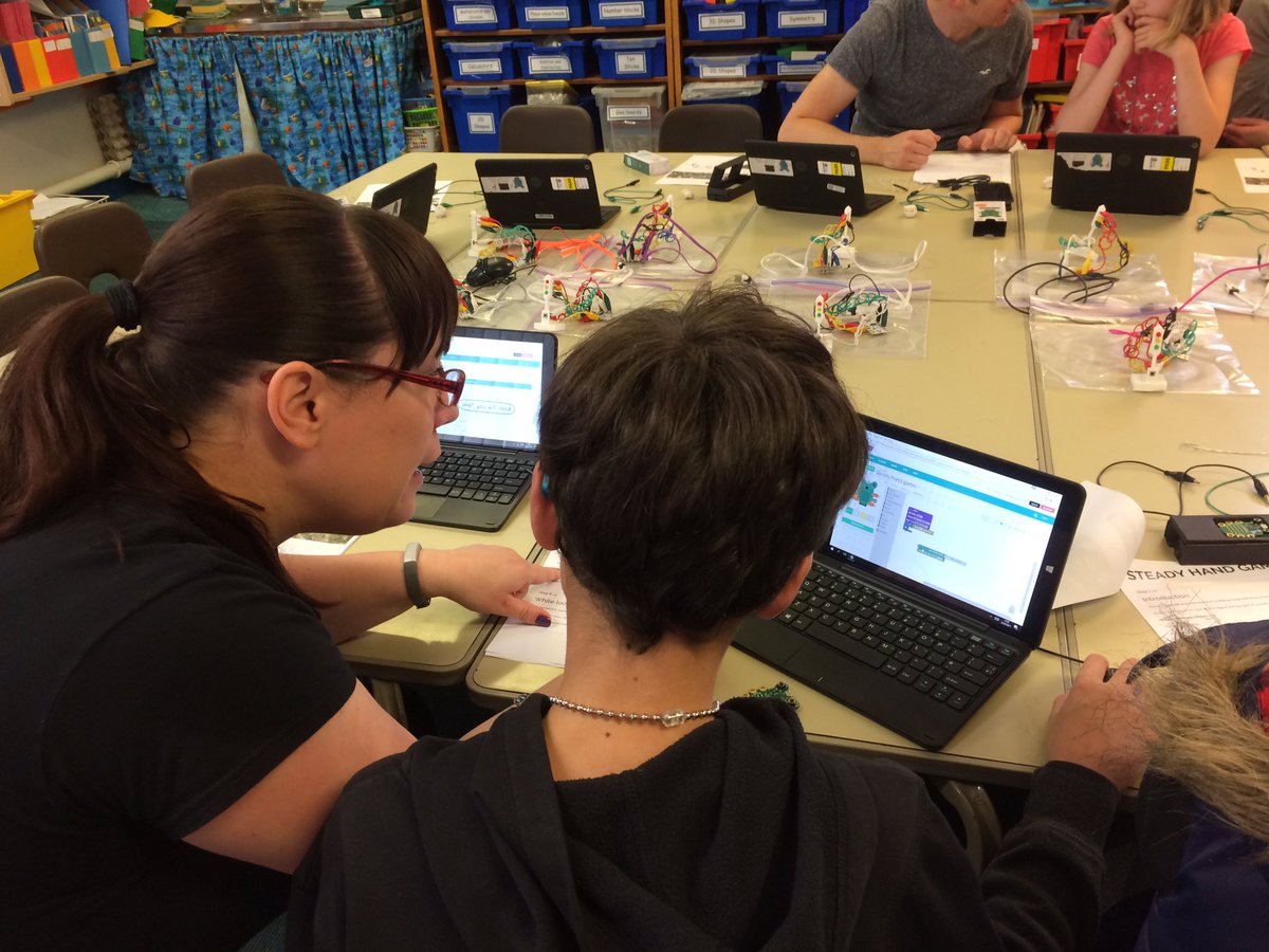 ItsAll_Geek2Me's tweet image. #Makersphere Badge making, #microbit #codebug #scratch