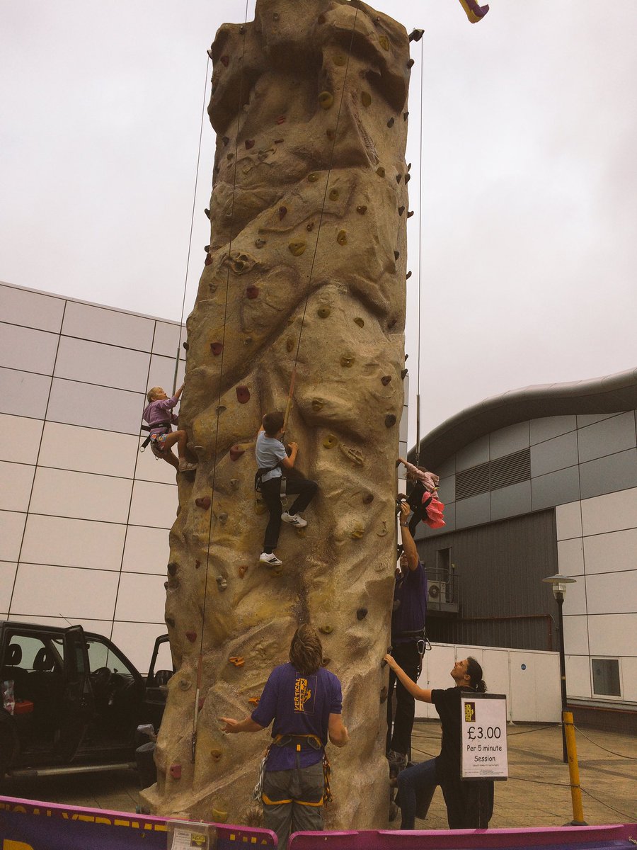 RedDragonCentre's tweet photo. Witnessing some great skills already! Enjoy our climbing wall for free this weekend when you show any same day receipt from our venues 🎳🎬🍴 https://t.co/1a1aoQtBel
