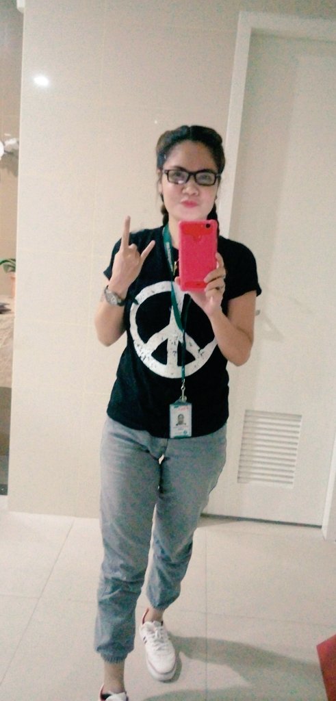 hicedwayne's tweet photo. Peace yow! Rock en roll! ✌✌✌ https://t.co/ZZVzdbqerp