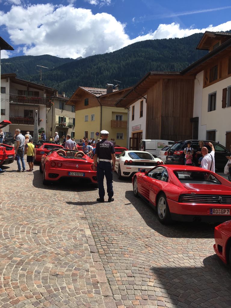 PLGiudicarie's tweet photo. #Caderzone Terme viabilità per sfilata @Ferrari https://t.co/HJxvbZPf96