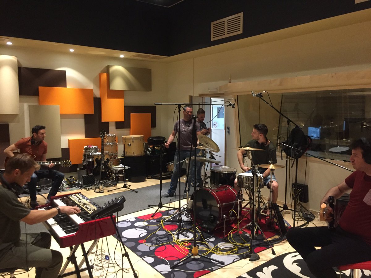 johnfdoemusic's tweet photo. Pripravljamo neki novga, stay tuned! #recording https://t.co/P8Mt5O6ocd