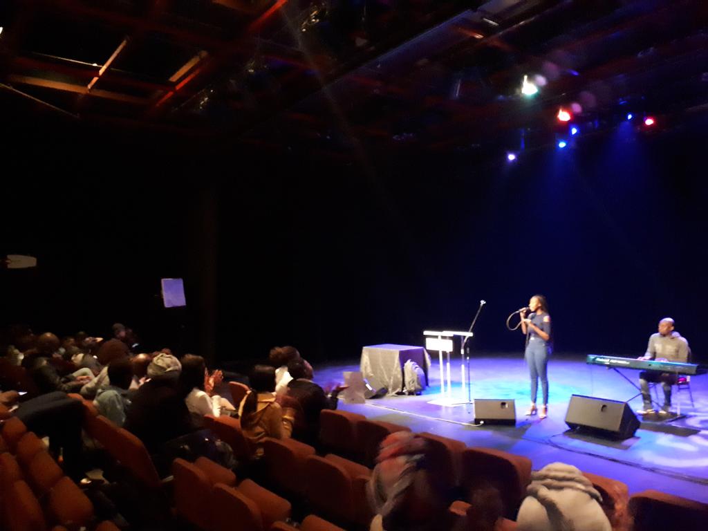 MothoFelaOnX's tweet photo. Vocalist Abueng live on stage... doing her thing with her magical voice #TheNextLevelBook launch https://t.co/oOXjv7nzbk