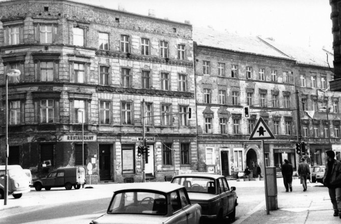 #Throwback to Auguststr. / Tucholskystr. in 1992 👴👵
#Berlin #Mitte #MagicBeans #Gallery