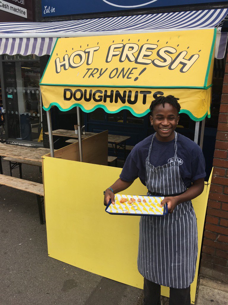 Free doughnut! Get your good selves down here🍩🥂<a href="/SoulFishBristol/">Soul Fish</a> @FoozieBristol <a href="/NatalieBrereton/">Natalie Brereton</a>