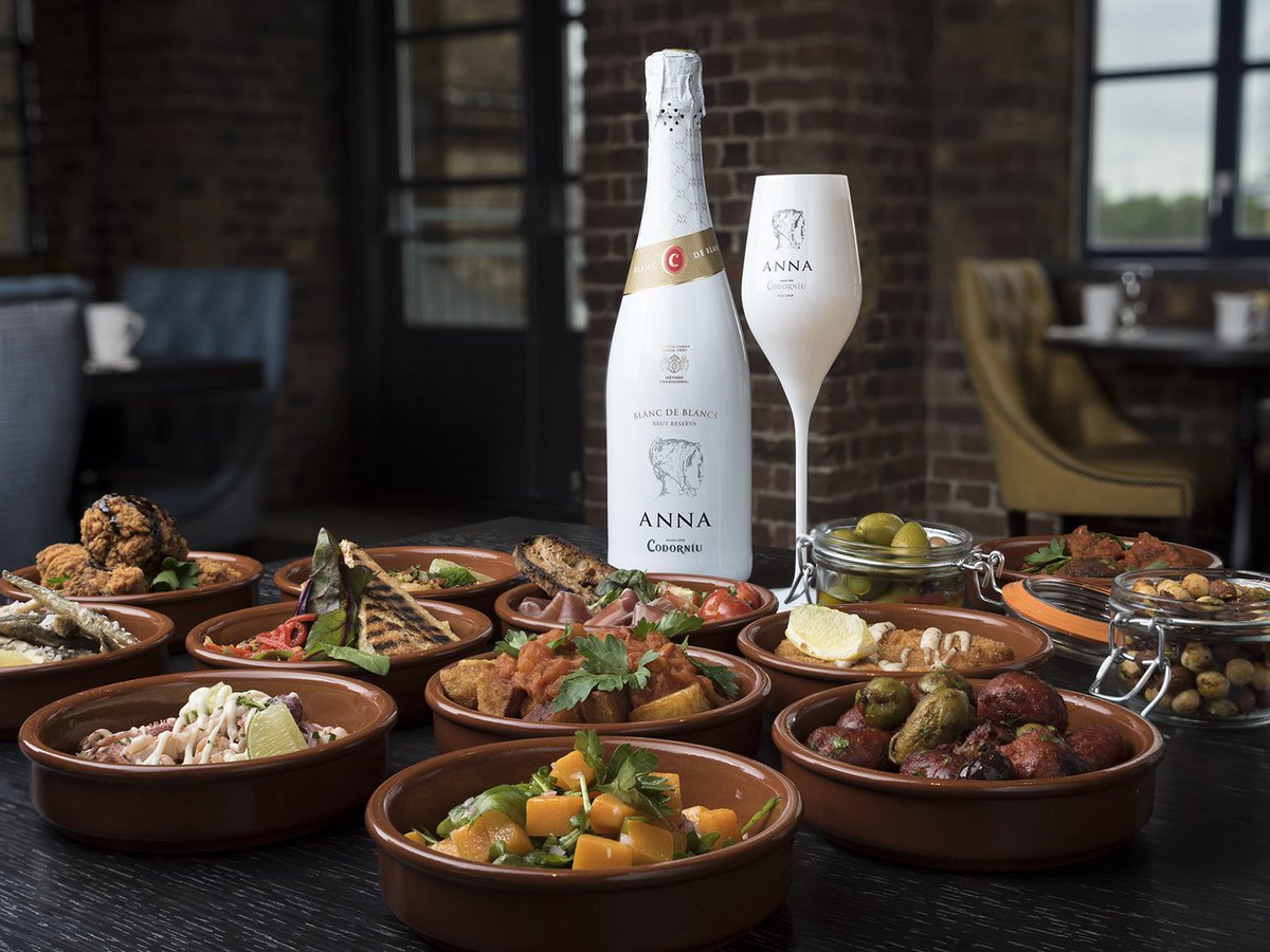 CodorniuUK's tweet photo. Happy #WorldTapasDay!
Come celebrate with us at our #AnnaTerrace and enjoy a sunny piece of #Spain right in the heart of #London https://t.co/BZrRDJytHn