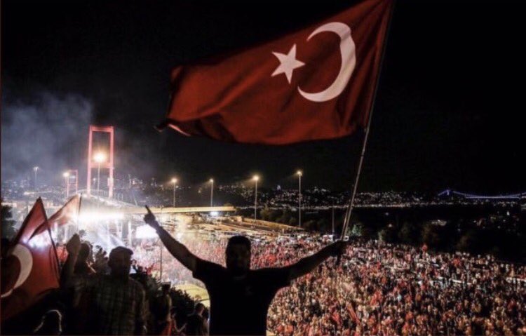 Her daim barış ve huzur içinde yaşamak dileğiyle... 15 Temmuz Şehitlerimizi rahmet ve minnetle anıyorum 🇹🇷