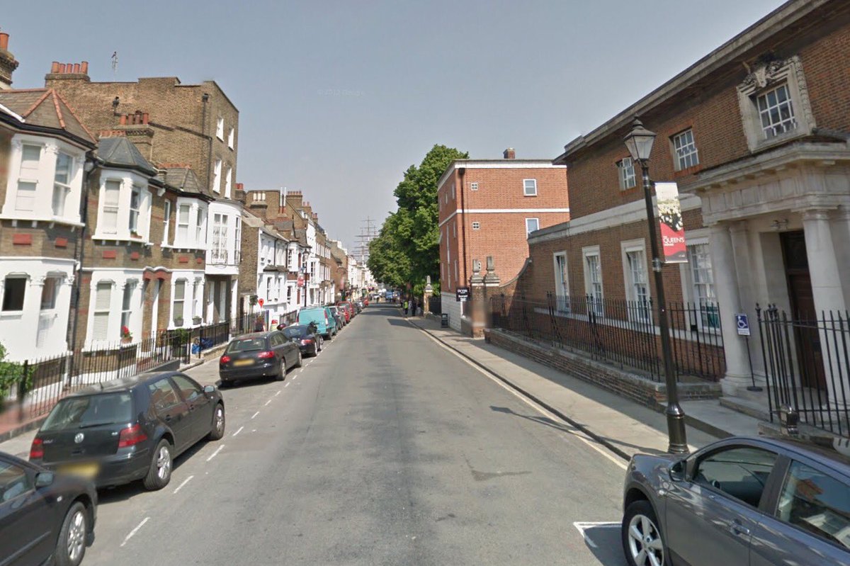 NewsShopper's tweet photo. A man has been stabbed to death by two attackers on a moped in King William Walk, #Greenwich https://t.co/Mmcw1aUAzP https://t.co/P2YNUvvohs