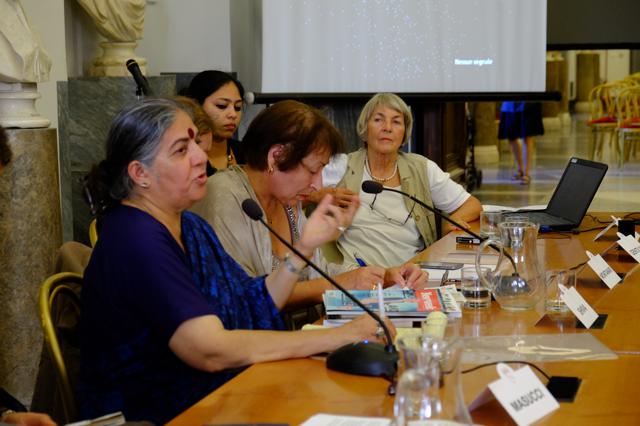 occupytheseed's tweet photo. @drvandanashiva The biggest #LandGrab of our times has happened in the 20 years of #globalization https://t.co/o4ZpH5VhEs @drvandanashiva https://t.co/Cm7Fk6RyLV