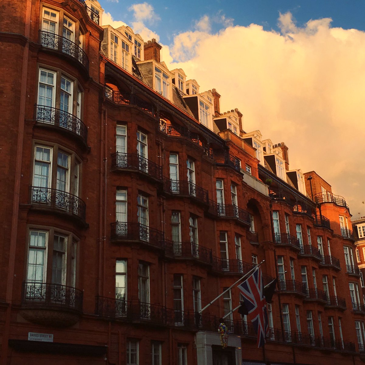dunkanmilne's tweet photo. @ClaridgesHotel https://t.co/r9FPjvadVr https://t.co/Upi06vb3S9