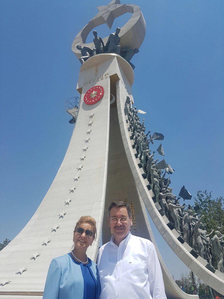 06melihgokcek's tweet photo. ALLAH'A HAMDOLSUN...
24 GÜNDE 33 METRELİK 15 TEMMUZ ŞEHİTLER ANITIMIZI BİTİRDİK.
BU SABAH 05.00'DE İNŞAALLAH AÇILIYOR https://t.co/aFTd7gCqtV