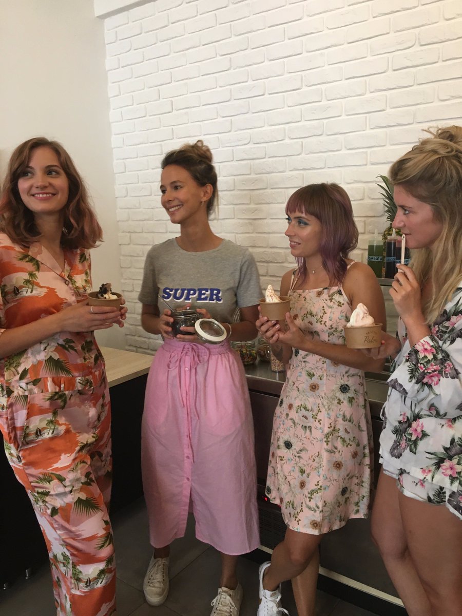 Le gang de super nanas de chez @ASOS_Fr en tournage gourmand au Frozen Palm ! #FrozenPalmLife