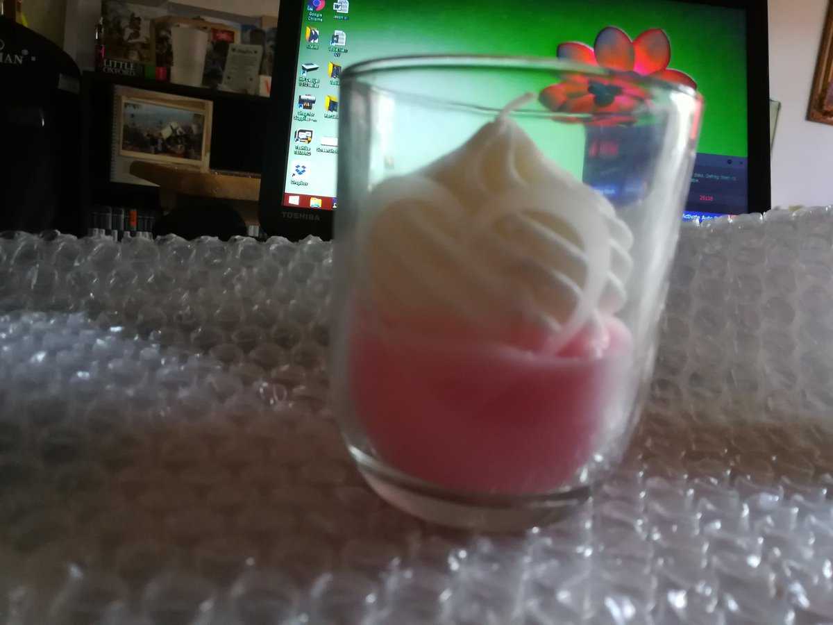 Peorgie21's tweet photo. Picture doesn't do justice Mrs Stewarts present from Rylee, a heart with an apple inside it.personalised words on other side.@barwellacademy https://t.co/1IGRxpUhfC