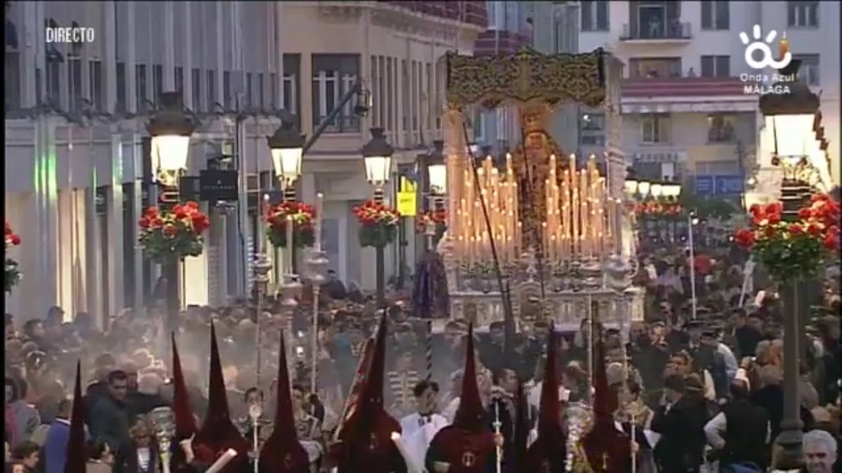 malagasanta's tweet photo. Un 15 de julio Cristo agoniza en la Cruz ante el desconsuelo de su madre, la Virgen de las Penas. A las 00:00h redifusión de @HdadLasPenas https://t.co/v0Lk7uupaG
