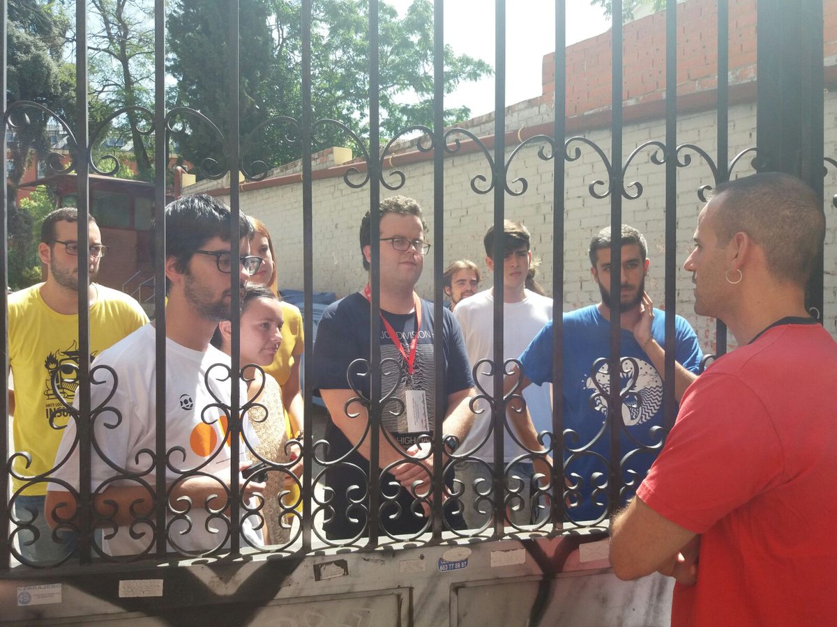 rojosevillano's tweet photo. .@ma_bustamante84 @ecoismael y @DHernandopca en #SentadaMinisterio. Por una universidad pública real
#NadieSinBeca https://t.co/12Gq0mQYRp
