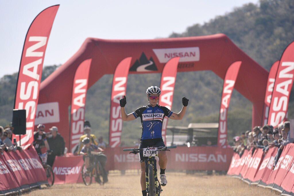 brett_mtb's tweet photo. @makemefaster laying it down. The best #lowveldpower @naeem_valencia @bikeonscott @OneEyeBiker @joggieprinsloo https://t.co/t7Z3MScGx0