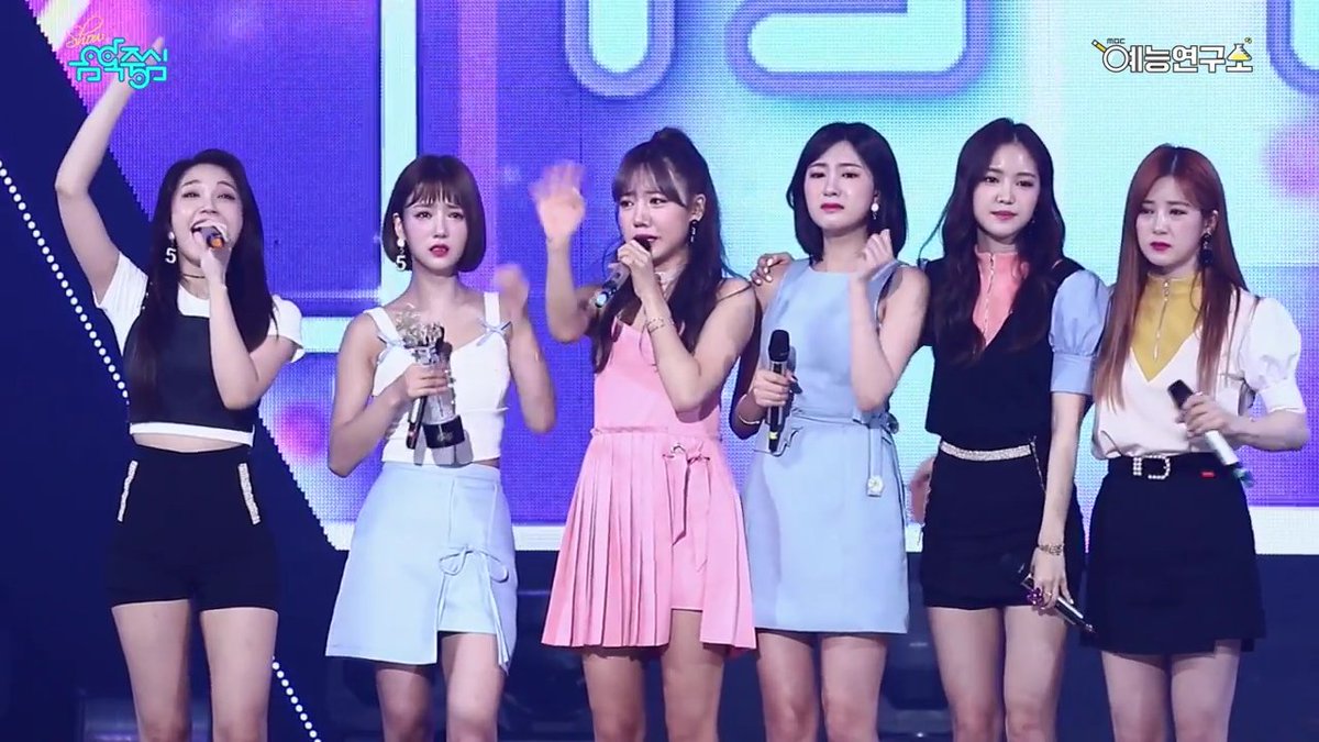 apinkplace's tweet photo. [VÍDEO] 15.07.17 APINK @ Music Core

• Win + Encerramento: https://t.co/3lpwS5WZBC

#Apink6thWin https://t.co/CwezOnyUwg