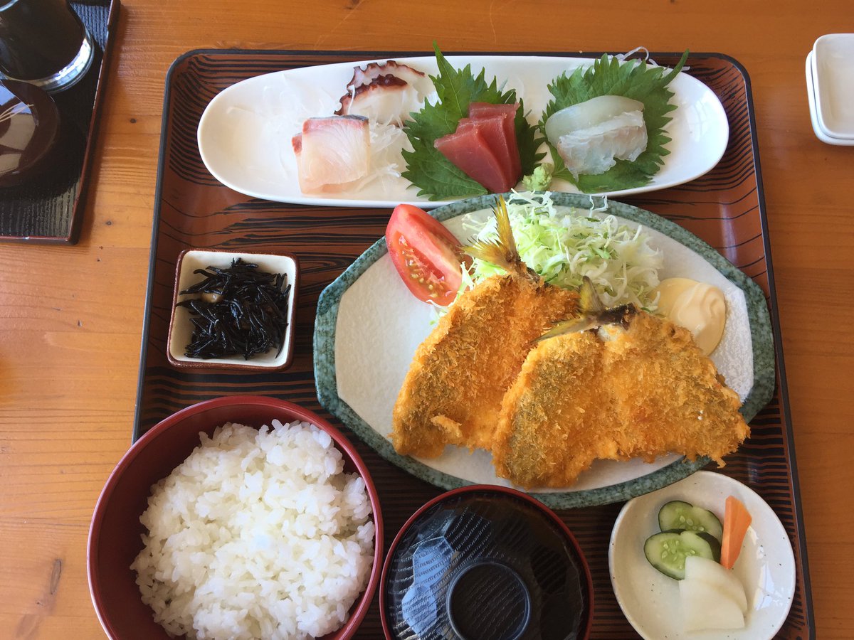 やぎ 黄金アジの定食 富津市 魚屋の磯料理まるとし 噂の黄金アジをようやく食しました んまかったぁ サクサクでフワフワでトロトロでガツガツ これは私の擬音だな 有名なサスケ食堂はなんやねんこれはな行列でとっとと諦めました ま その内