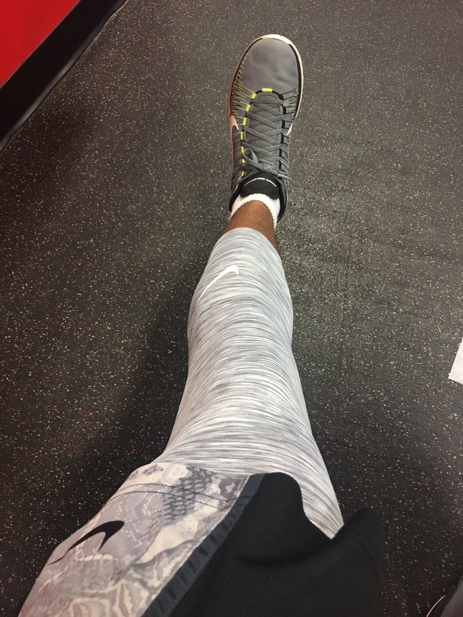 Gimmeface's tweet image. It's a Nike thing #Nike #hypercool #drifit