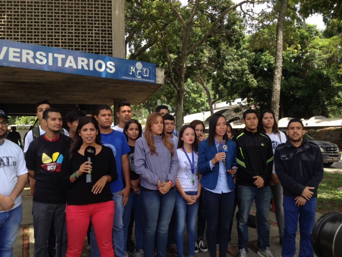 ElNacionalWeb's tweet photo. #ENplebiscito Estudiantes llaman a participar masivamente en la consulta de este domingo https://t.co/pGBFTXUcRC  https://t.co/zBy6bOek6C