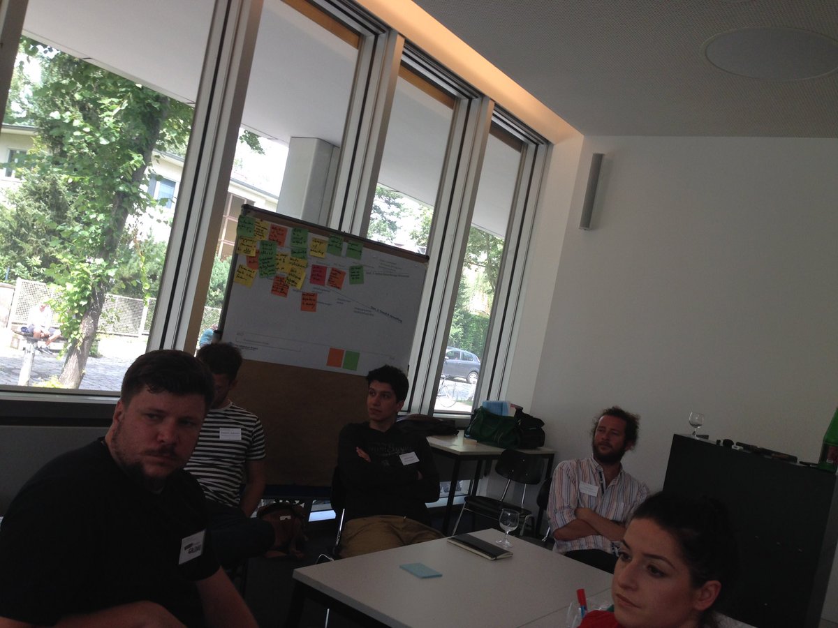 iFutur's tweet photo. 2. Tag #Huddle2017 @CorneliaDaheim Wksp Diskussionsrunden zu #ZukunftderArbeit Basis #MilleniumProject #Scenarios https://t.co/ZbUczwP9SC https://t.co/m9lRRuLoEr